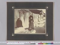 東宮御買上羽二重製作品作業室　岩代川俣町錦輝堂春山写真館製／明治