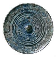 変形対置式二神四獣鏡