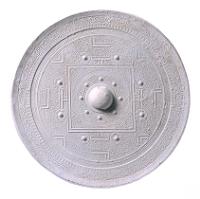 変形方格規矩四神鏡（石膏模造）