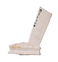 琴柱形石製品残欠（石膏模造）